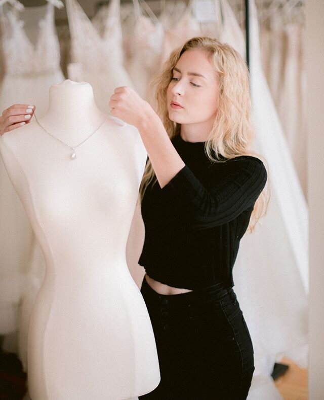 We take every tiny detail into consideration and we take it very seriously. Everything from your jewelry selection, to your dress neckline, down to how you plan to wear your hair. Your personal stylist will guide you through it all! #marieandmariebri
