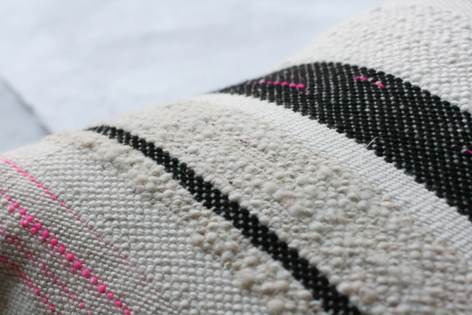 hand-woven-pillow-d04.jpg