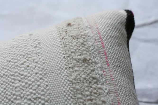hand-woven-pillow-d05.jpg