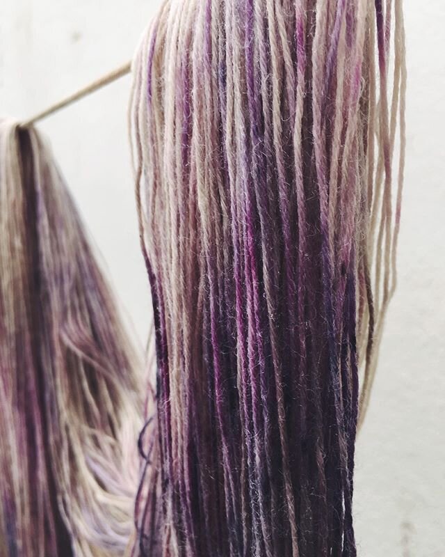Lately purple is part of my life... why? .., I don&rsquo;t know 💜
.
.
.
 #openstudio79dyes #fiber #mallorca #localbusiness #handmade #lovemyjob #botanicalcolors #naturaldye #logwood #igknitters #knitting #knittersofinstagram #tejer #garn #yarnlove #