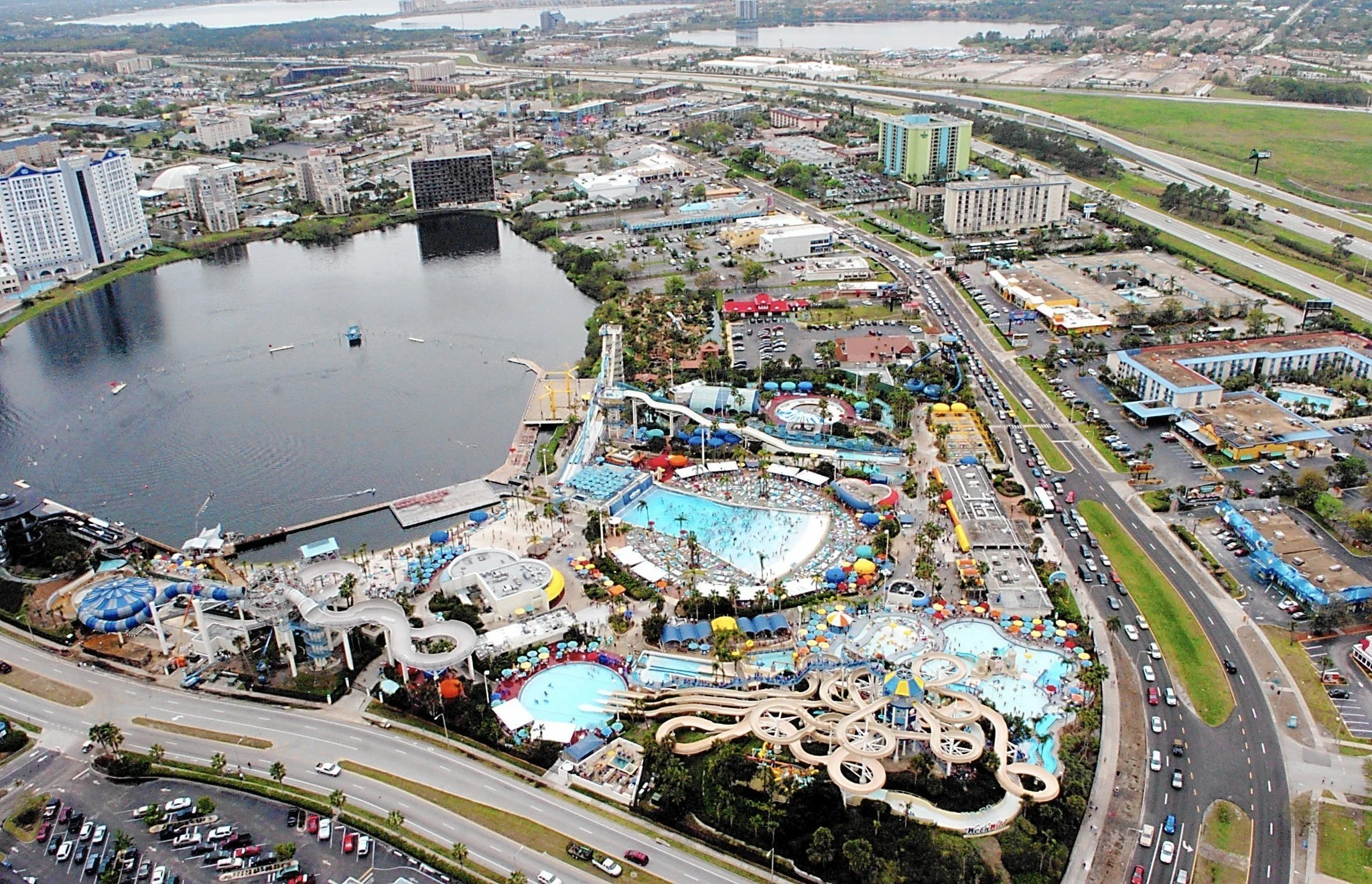 os-cfb-forecast-tourism-theme-parks-20160116.jpg