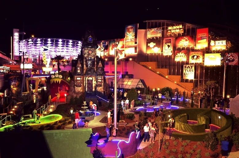 28_Hollywood-Drive-In-Golf.jpg