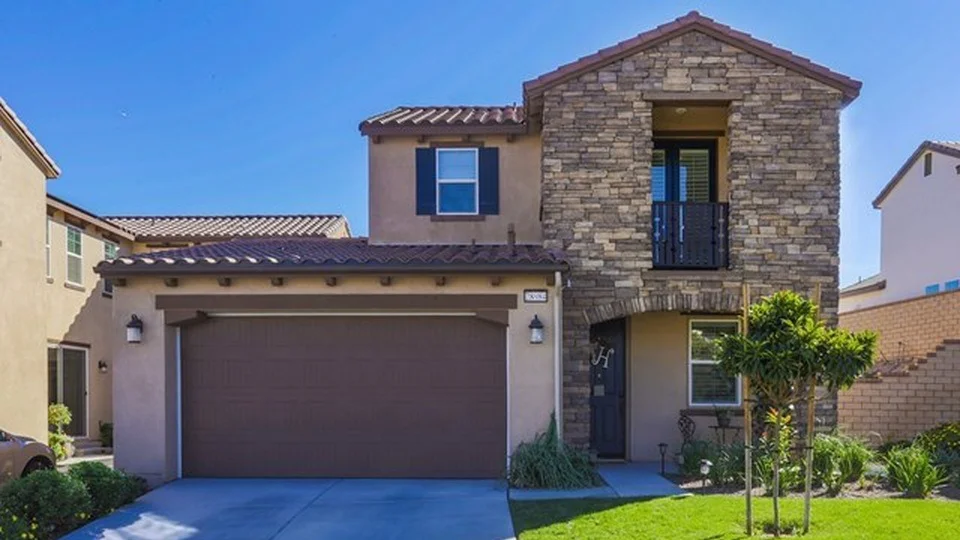 SOLD // 28984 N West Hills Dr Santa Clarita, CA // 4 beds 3 baths 2,345 sqft