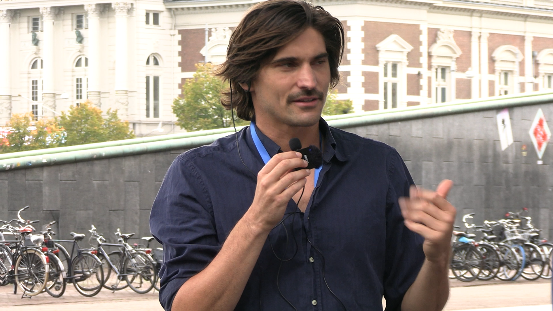 Museumplein TOUR.00_56_14_26.Still007.png