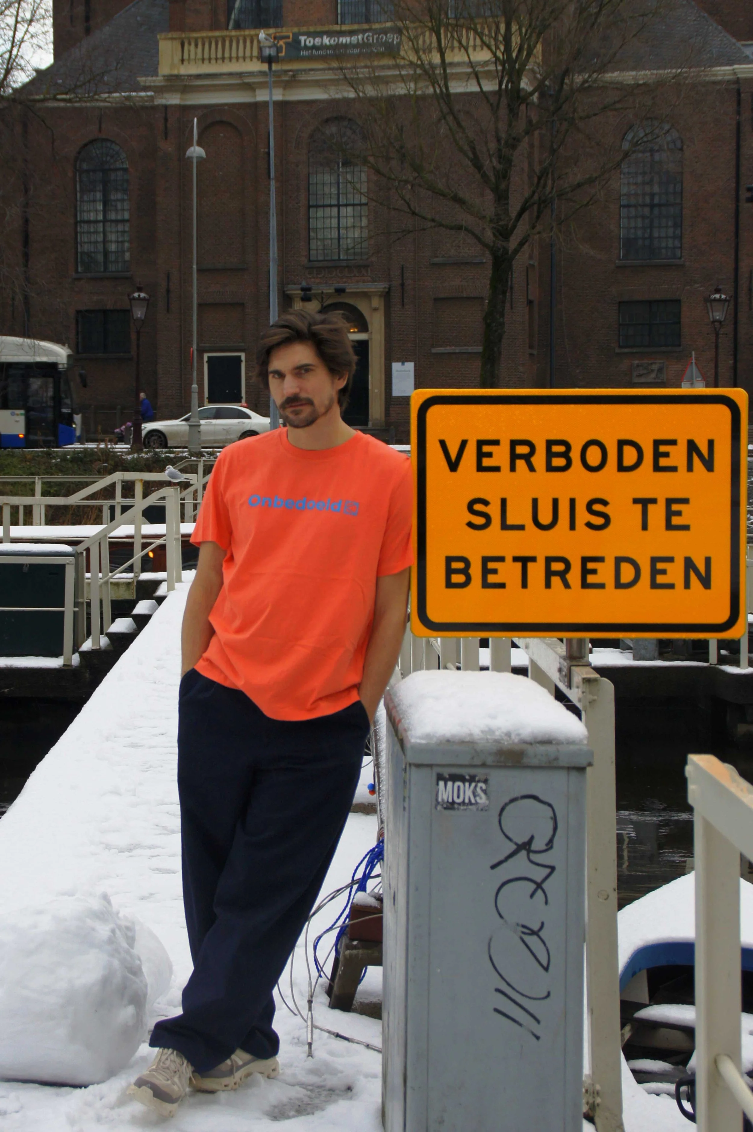MOKmerchStaand_OB2.jpg
