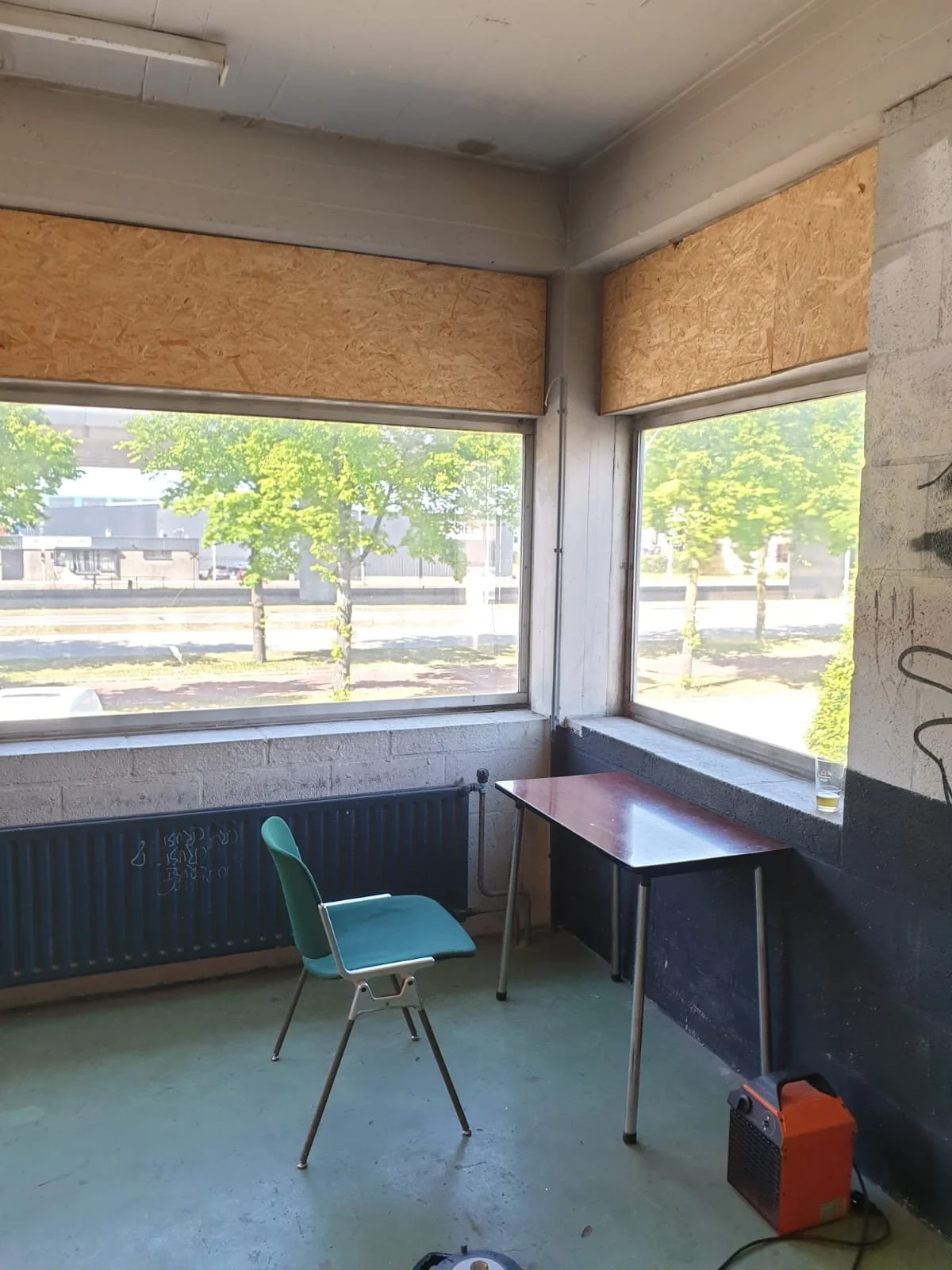 de artist is resident.jpeg