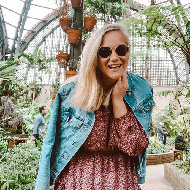 I just opened up my reminders app to create a list for my next grocery run and realized that my last list (from mid March) included razors and makeup remover. ⁣
⁣
I had a good long laugh about that, I was so naive back then 🤣🤣🤣⁣
⁣
😂 if you can re