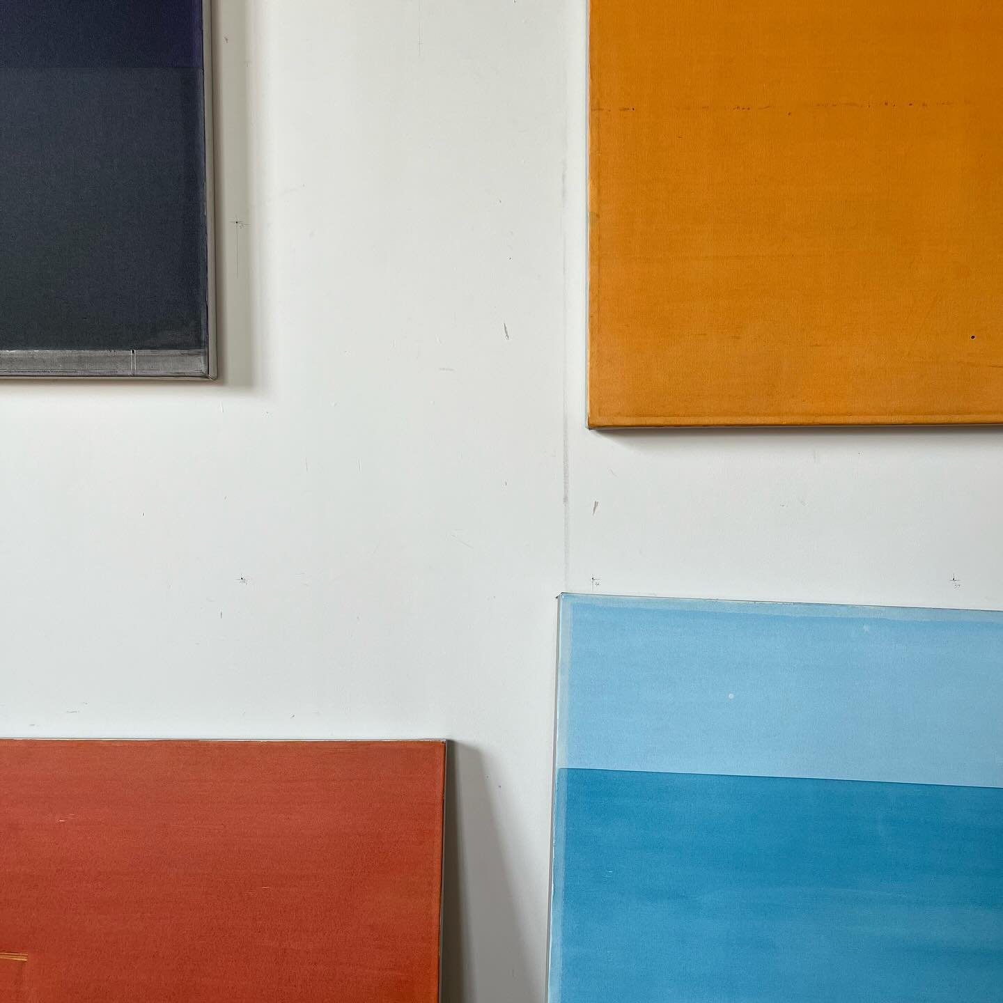 Studio details of paintings in progress.
.
.
.
#douglaswitmer #contemporaryart #contemporarypainting #contemporarydrawing #abstractpainting #abstractdrawing #geometricpainting #nonobjective #geometricabstraction #reductivepainting #reductiveart #redu