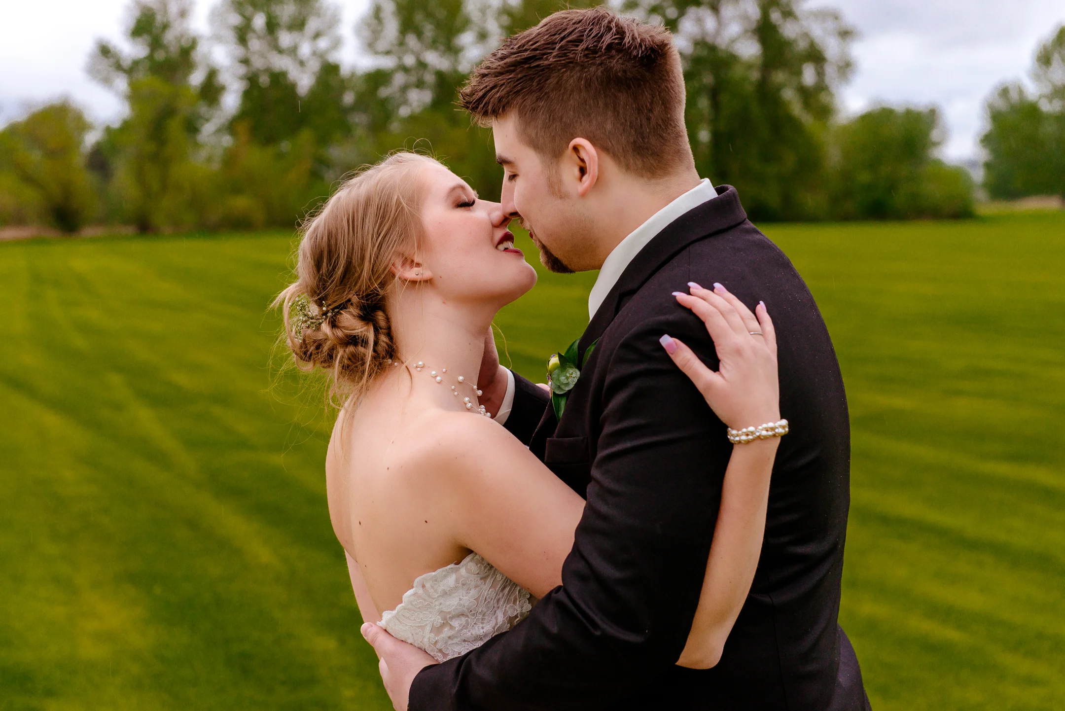 Lauren and Case wedding at Hidden Meadows in Snohomish by Seattle wedding photographers Dan Manning Photography