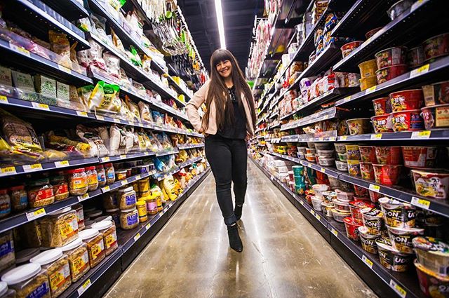 The rumors are true...H-Mart opened a location in the West Loop! All types of Asian groceries and we don&rsquo;t have to take a cab for an hour to get them. Narrow aisle photo-time! ✌️
.
Sammy Faze Photography 2018
.
#sammyfazephotography#hmart#chica