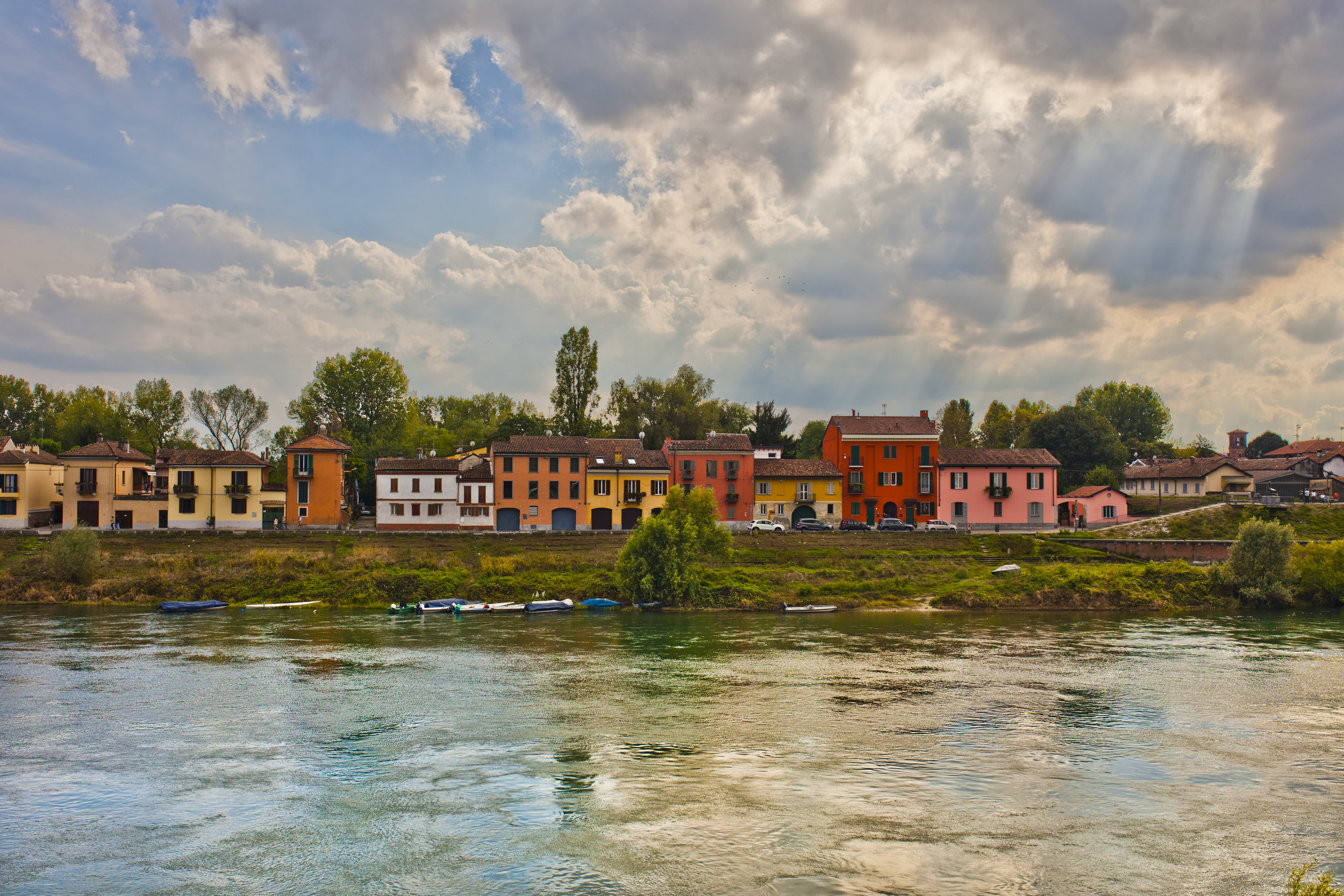 Pavia river houses.jpg