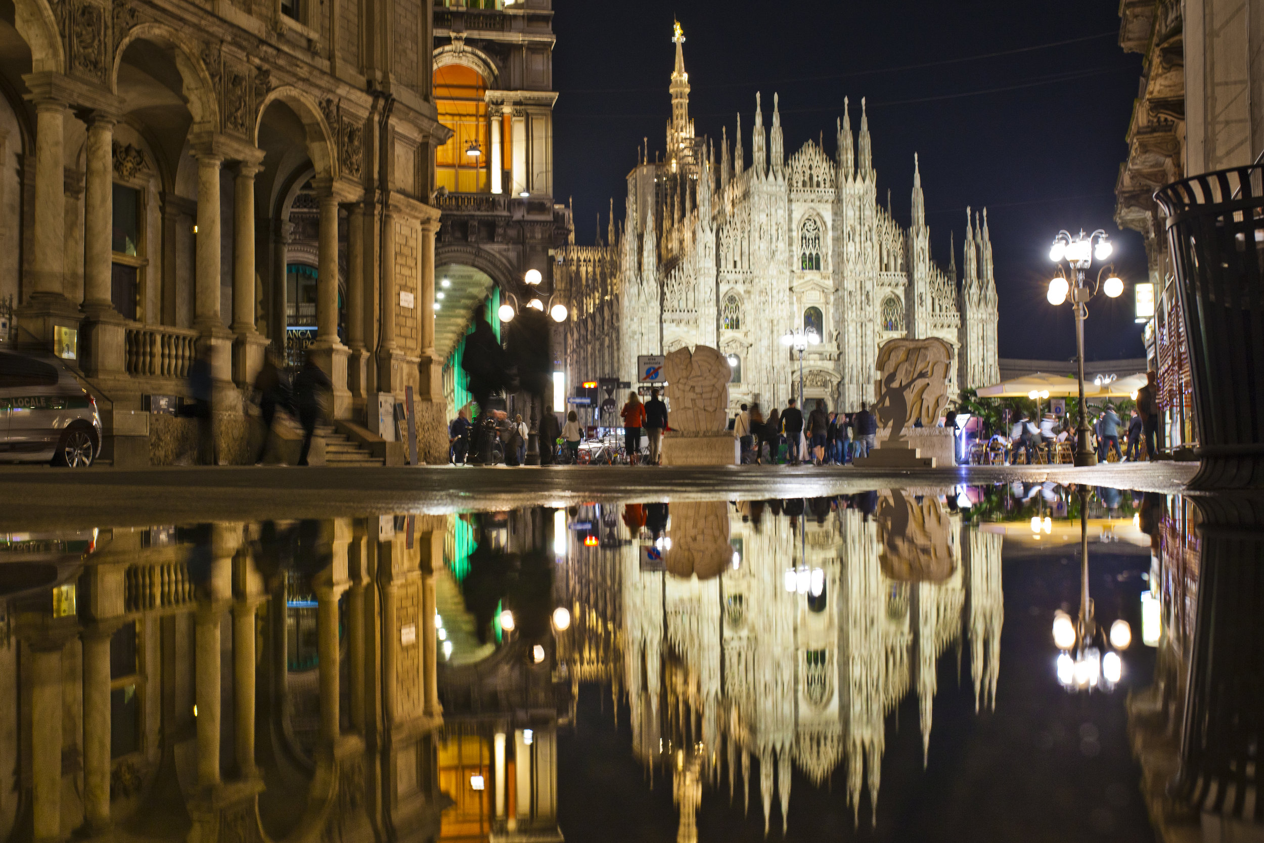 Duomo night reflect.jpg