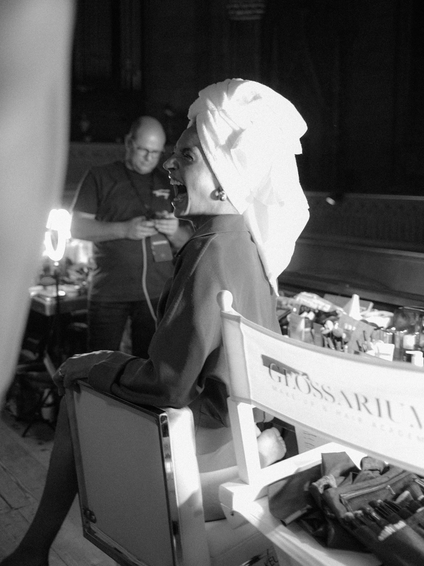 @baselfashionweek 
@valeriahamerlain 
@linda_.mua 
@vvy_t 
@sarinamezzosoprano 
Backstage-Momente, wie sie echter nicht sein könnten ✨
Zwischen Konzentration und Adrenalin bleibt auch Raum für Emotion – das macht die Basel Fashion We