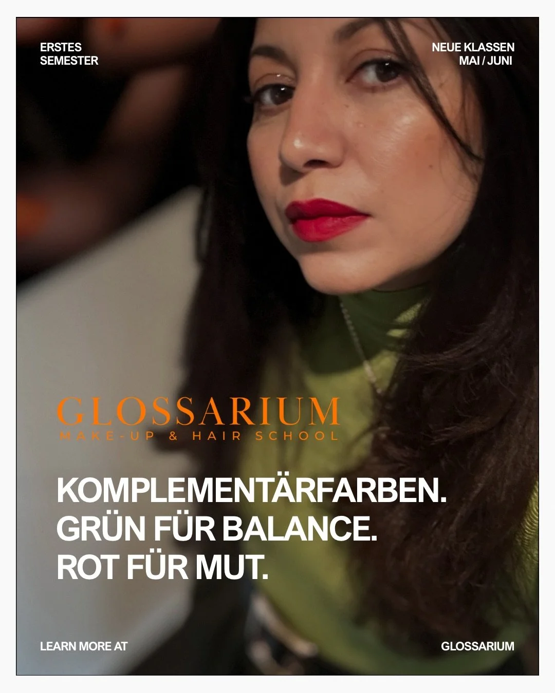 Komplement&auml;rfarben &ndash; die st&auml;rkste Verbindung im Farbkreis.

Gr&uuml;n beruhigt.
Rot belebt.

Wenn Gegens&auml;tze sich begegnen, entsteht Ausdruck.

#visagistenschule
#makeupausbildung
#visagistin
#visagist
#makeupartist