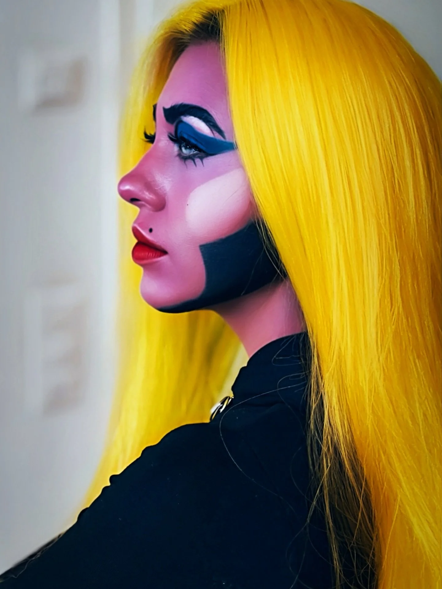 Face Paint #popart #andywahrol by @linda_.mua / Model: @jojoyony / Dozentin @valeriahamerlain by #glossariumbasel #makeupkurs #maskenbildner