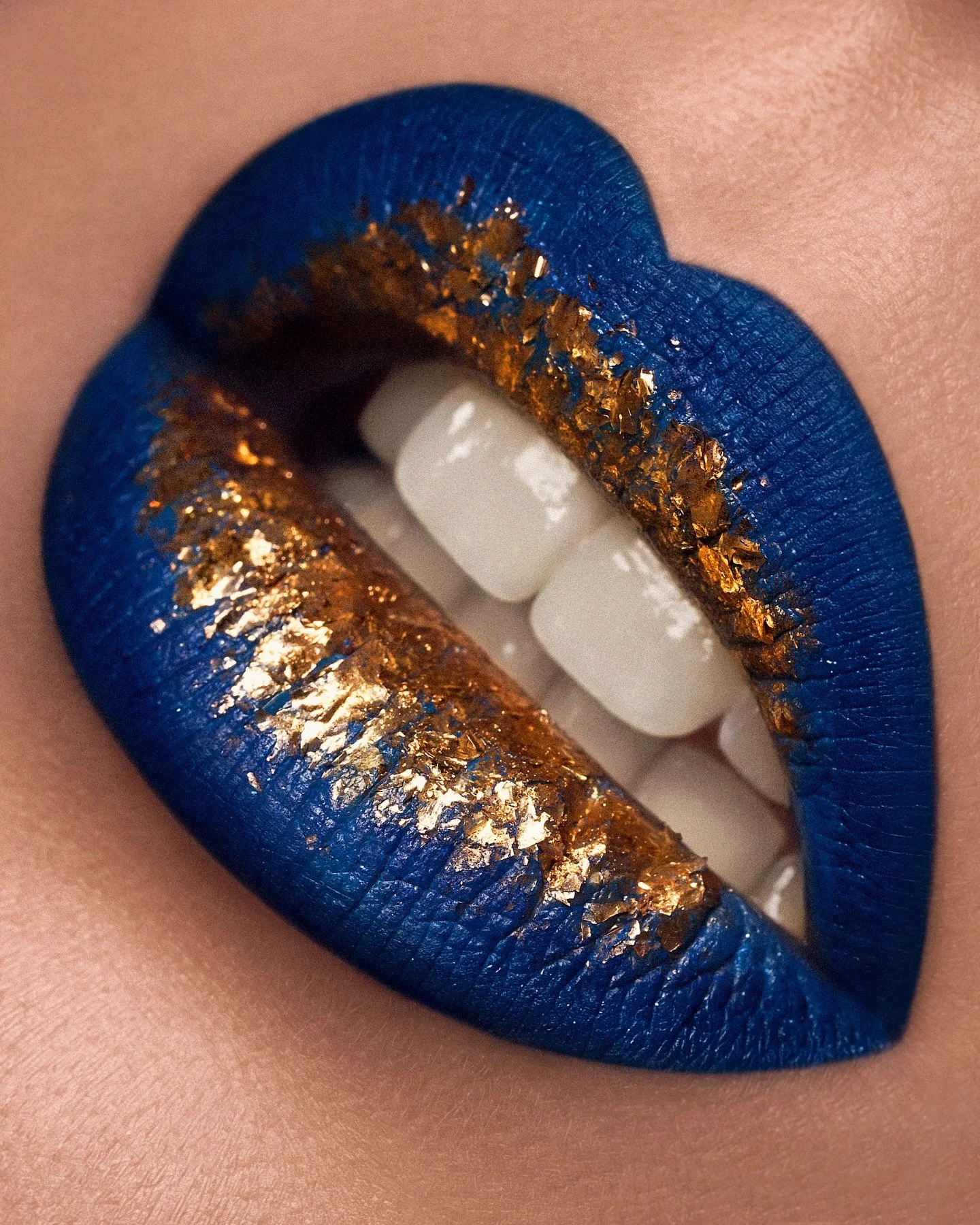 Was f&uuml;r ein beeindruckendes Ergebnis!

Diese kreative Lippenarbeit unserer @linda_.mua  zeigt, wie viel Talent, Leidenschaft und Pr&auml;zision in unserer Ausbildung steckt. Jeder Pinselstrich, jedes Detail und die mutige Farbkombination spiegel