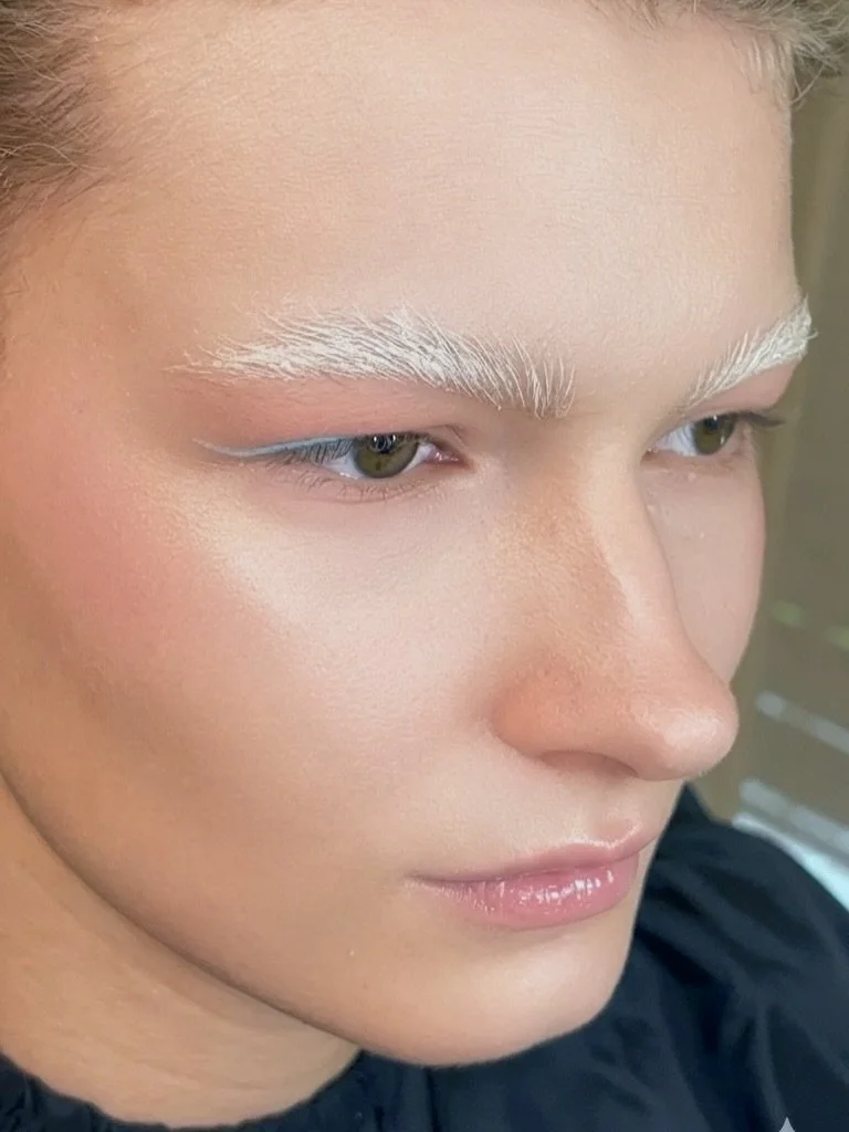 Heute bei Glossarium&hellip; 
Studentin: @isabellefranzschmutz 
Dozentin: @valeriahamerlain 
Produkte: @kryolanschweiz u d @tigerzzzshop.ch 
#glowingskin #glowing #glowingmakeup  #makeupschool