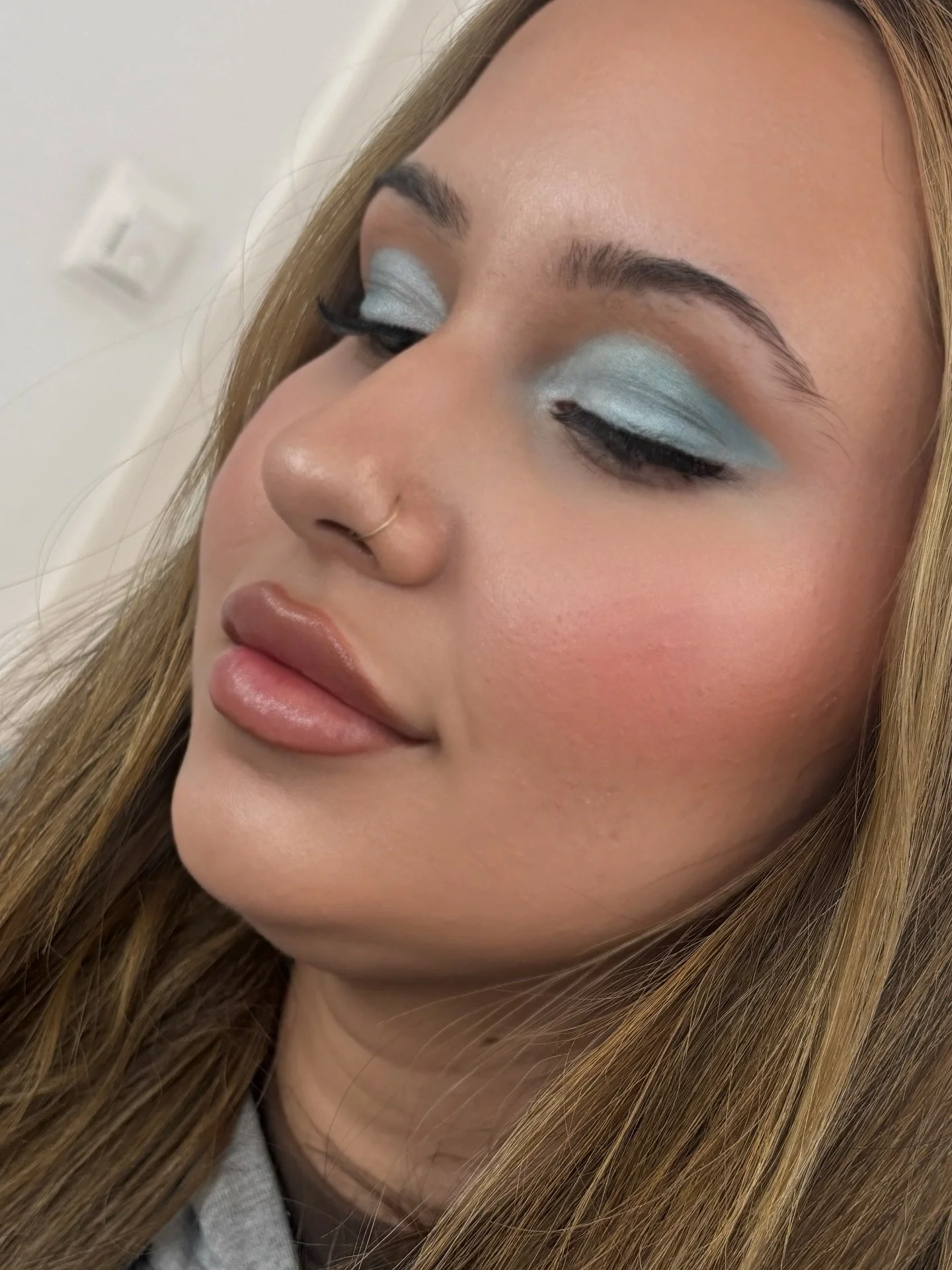 Und unsere andere Linda @_.linda.17 macht weiterhin Fortschritte 🧡 #makeupkurs #makeupartistausbildung #makeupschule #makeuptutorial