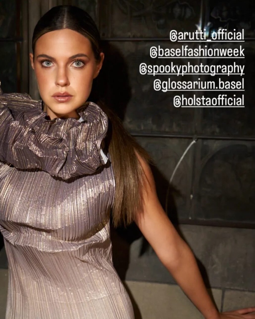 In love with these Foto by @spookyphotography for @baselfashionweek 
Head of Make-up und Hair: @valeriahamerlain 
Make-up Lead: @jojoyony 
Make-up by @makeup_by_emina_ 
Hair Lead: @giuseppe_genovese_der_friseur / @holstaofficial 
Model: @tayesssa 
De