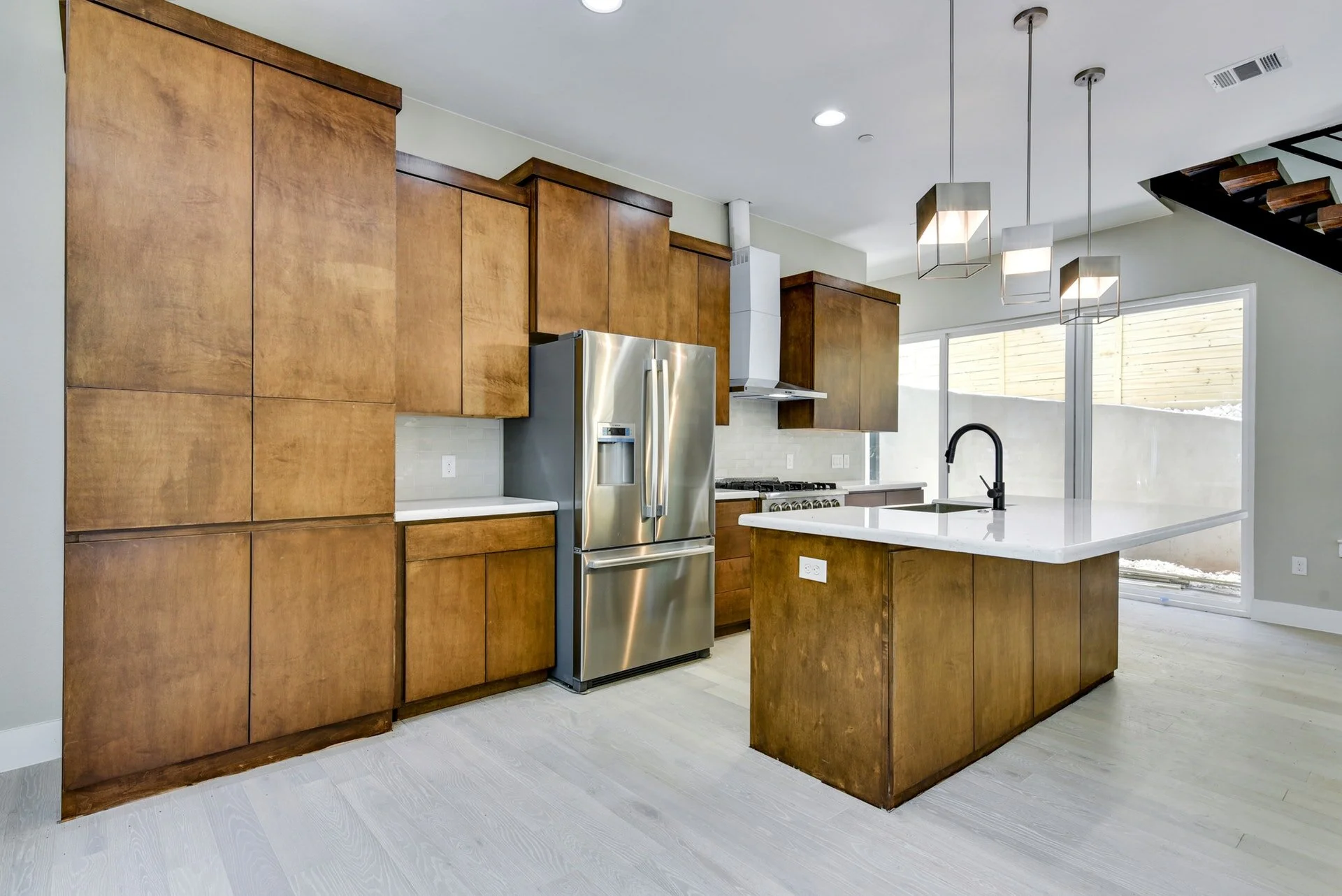 005-319218-710 Augusta Ave 05_7961689.jpg