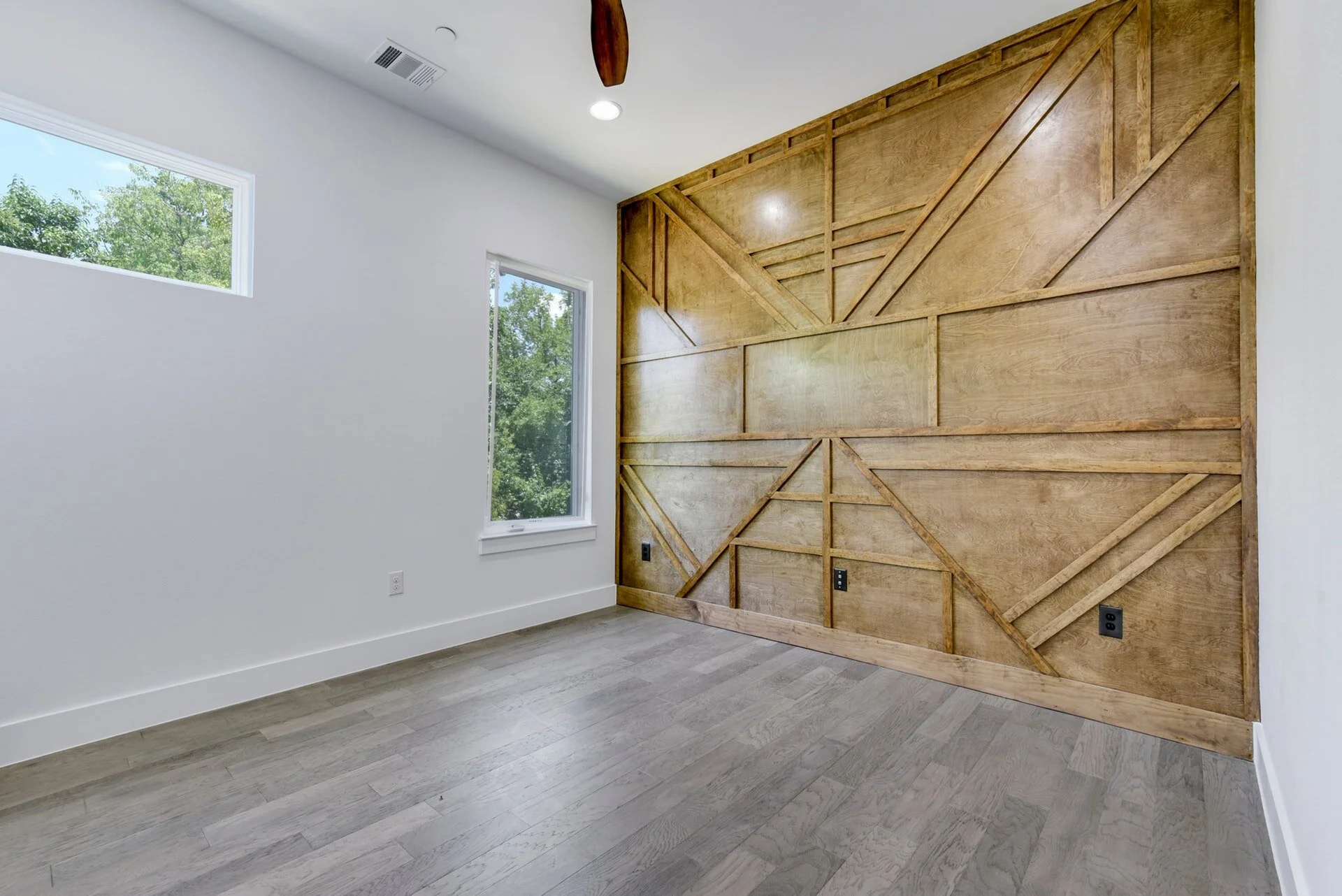 013-319218-710 Augusta Ave 13_7961728.jpg