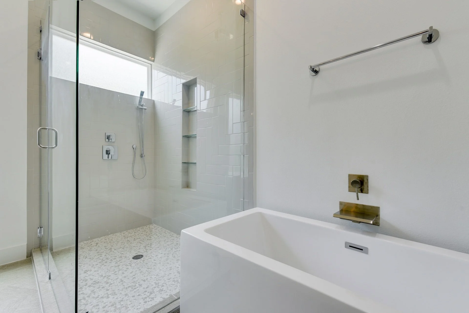 014-319218-710 Augusta Ave 14_7961734.jpg