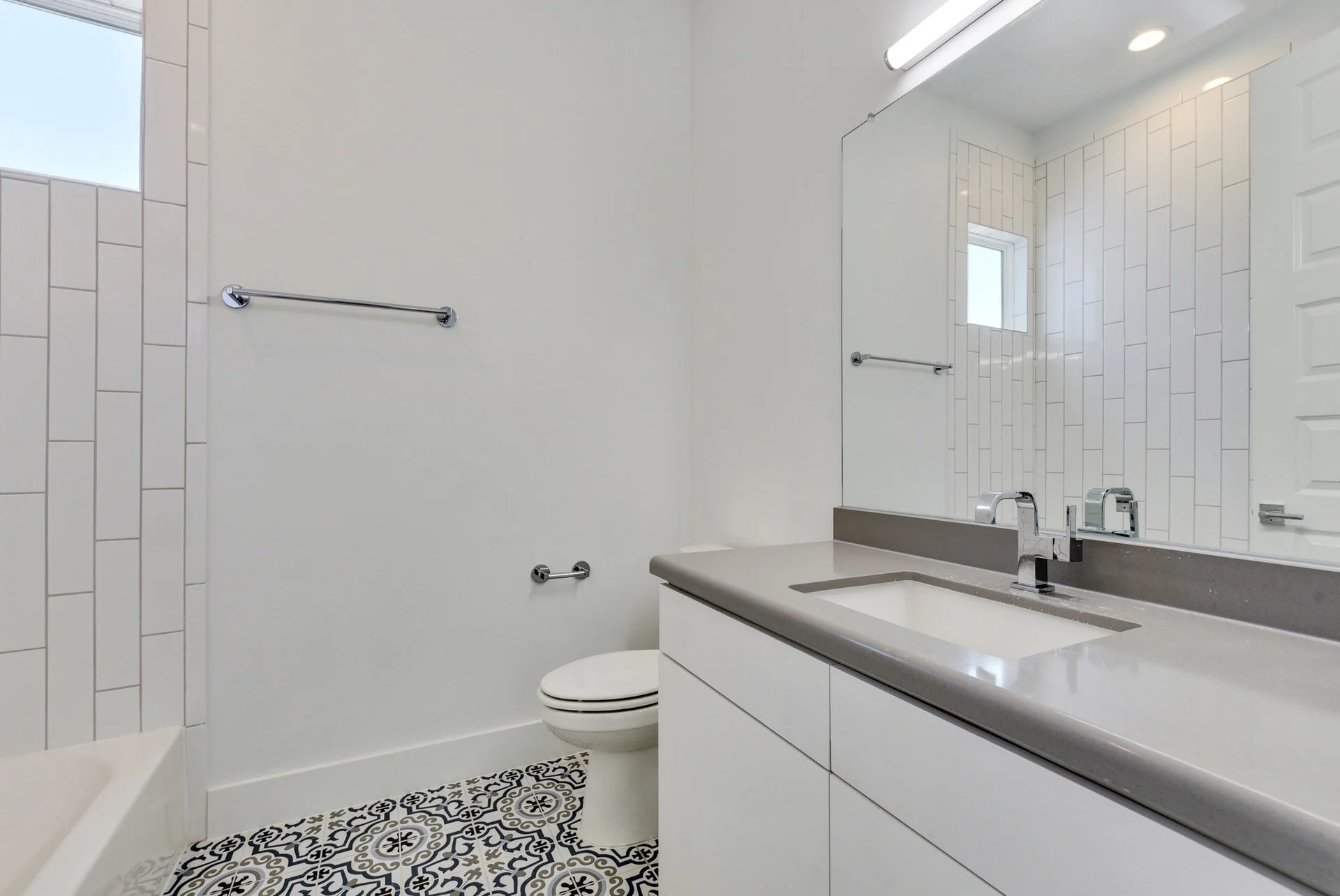 018-319218-710 Augusta Ave 18_7961763.jpg