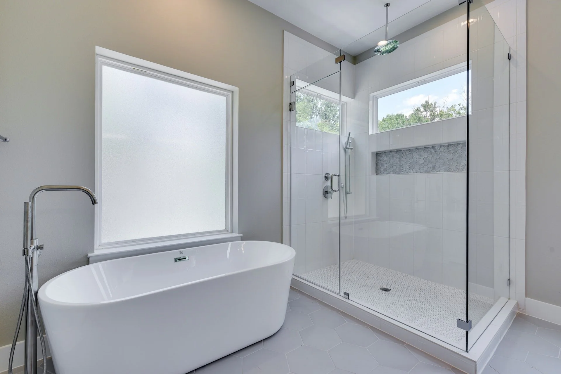 023-319218-710 Augusta Ave 23_7961804.jpg