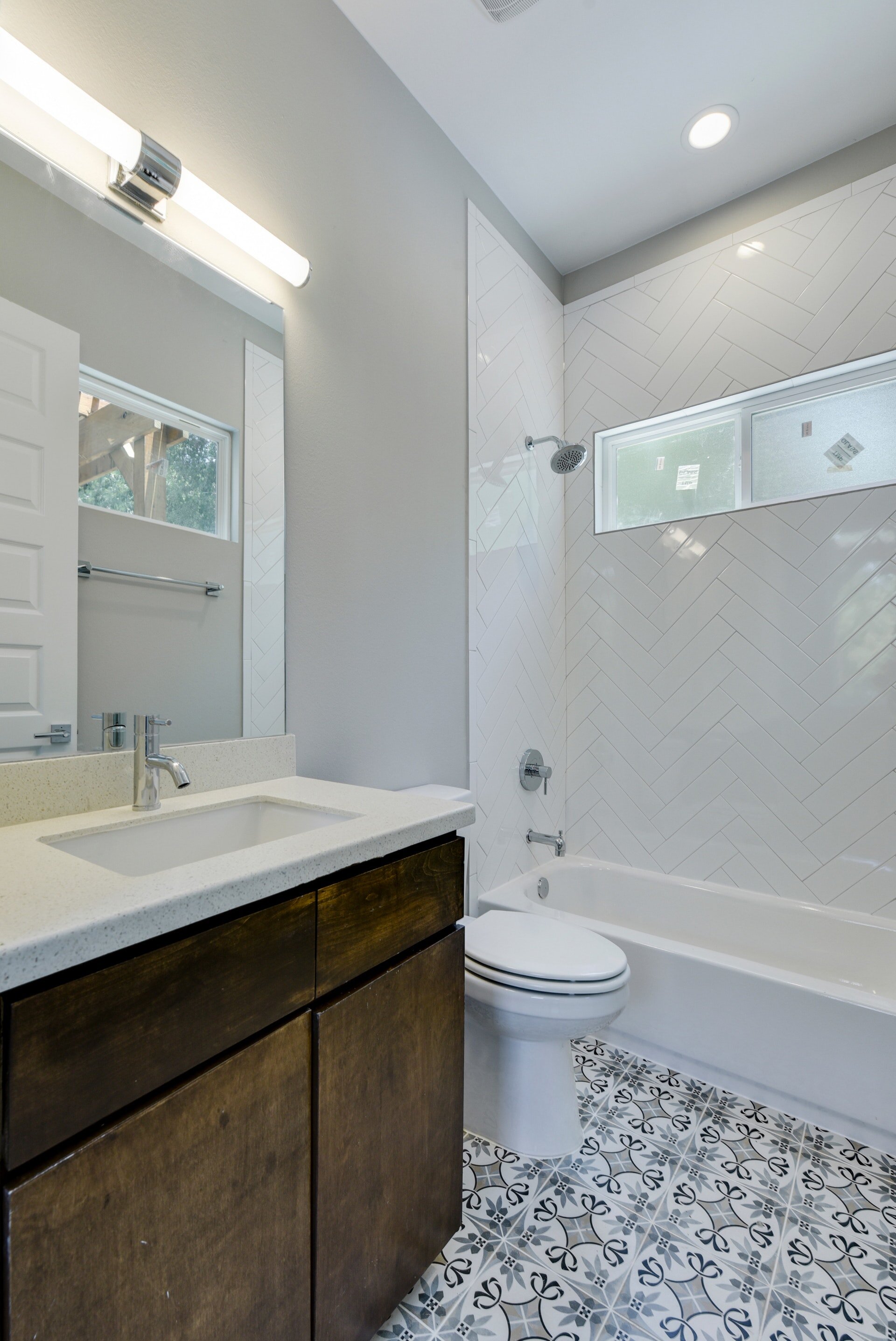 028-319218-710 Augusta Ave 28_7961841.jpg