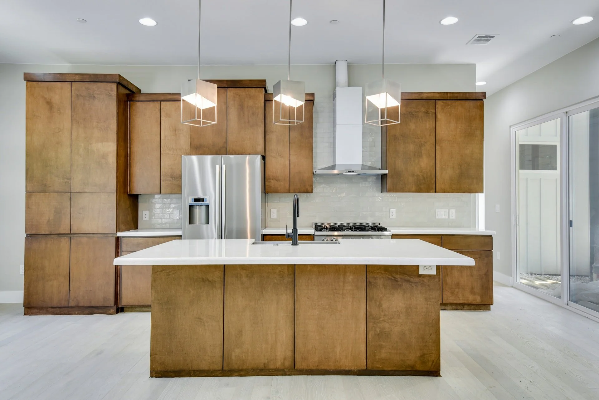 002-319218-710 Augusta Ave 02_7961674.jpg