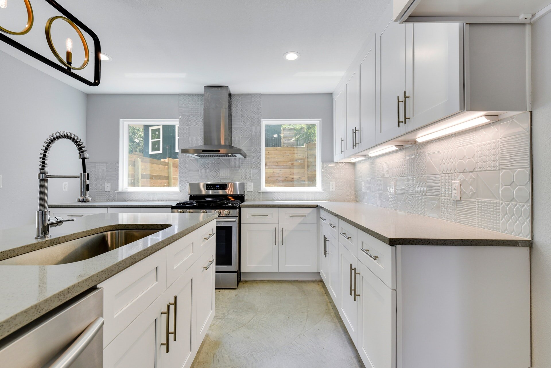 002-322221-1210 Luna St 02_8063429.jpg