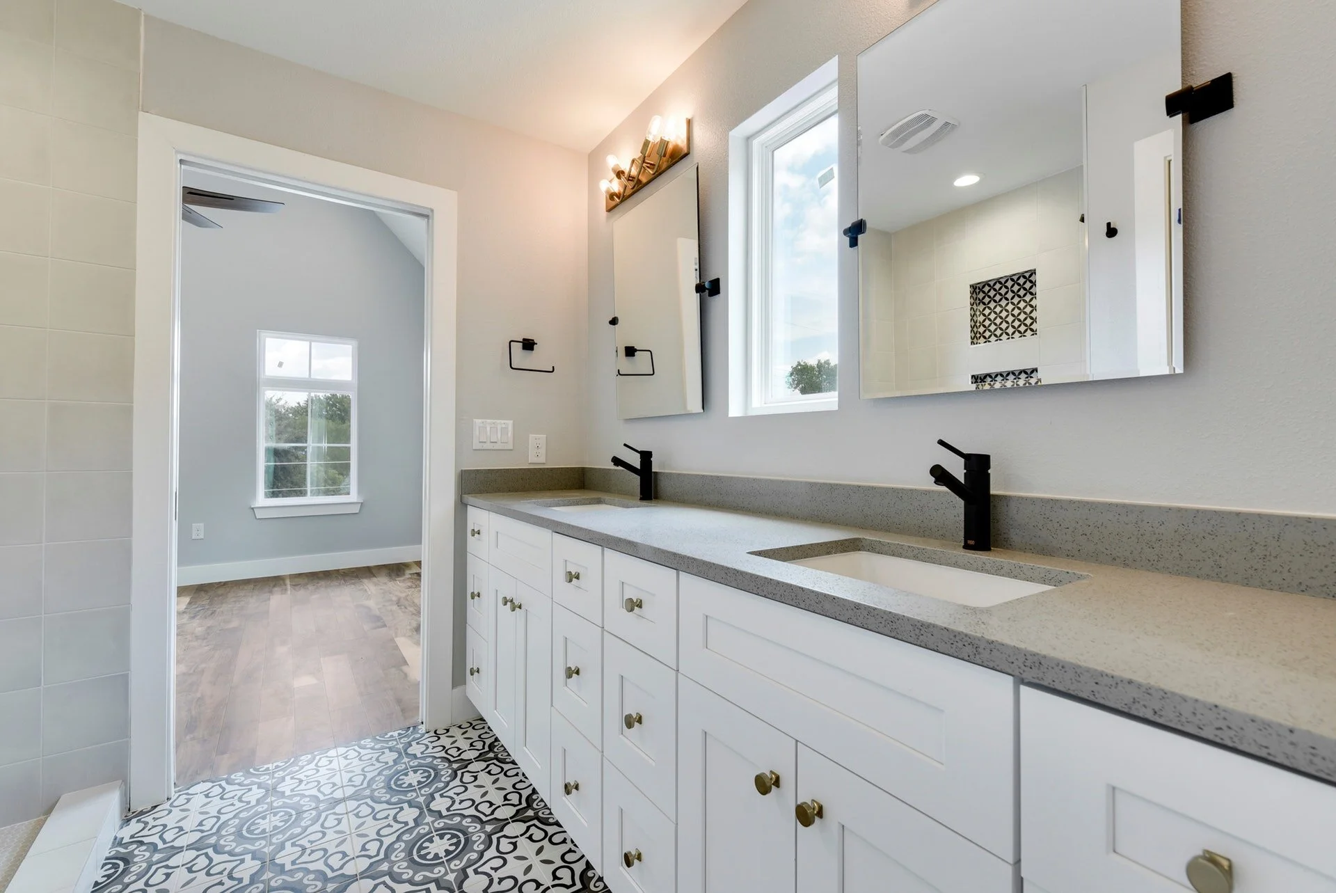 015-322221-1210 Luna St 15_8063484.jpg