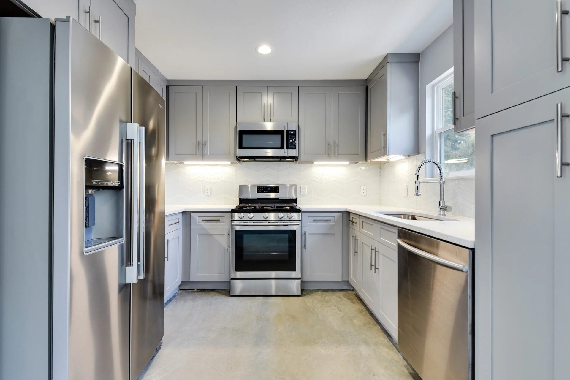 020-322221-1210 Luna St 20_8063503.jpg