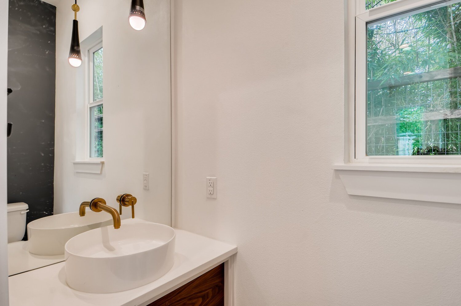 2407 E 8th St Unit 2 Austin TX - Web Quality - 010 - 10 Powder Room.jpg