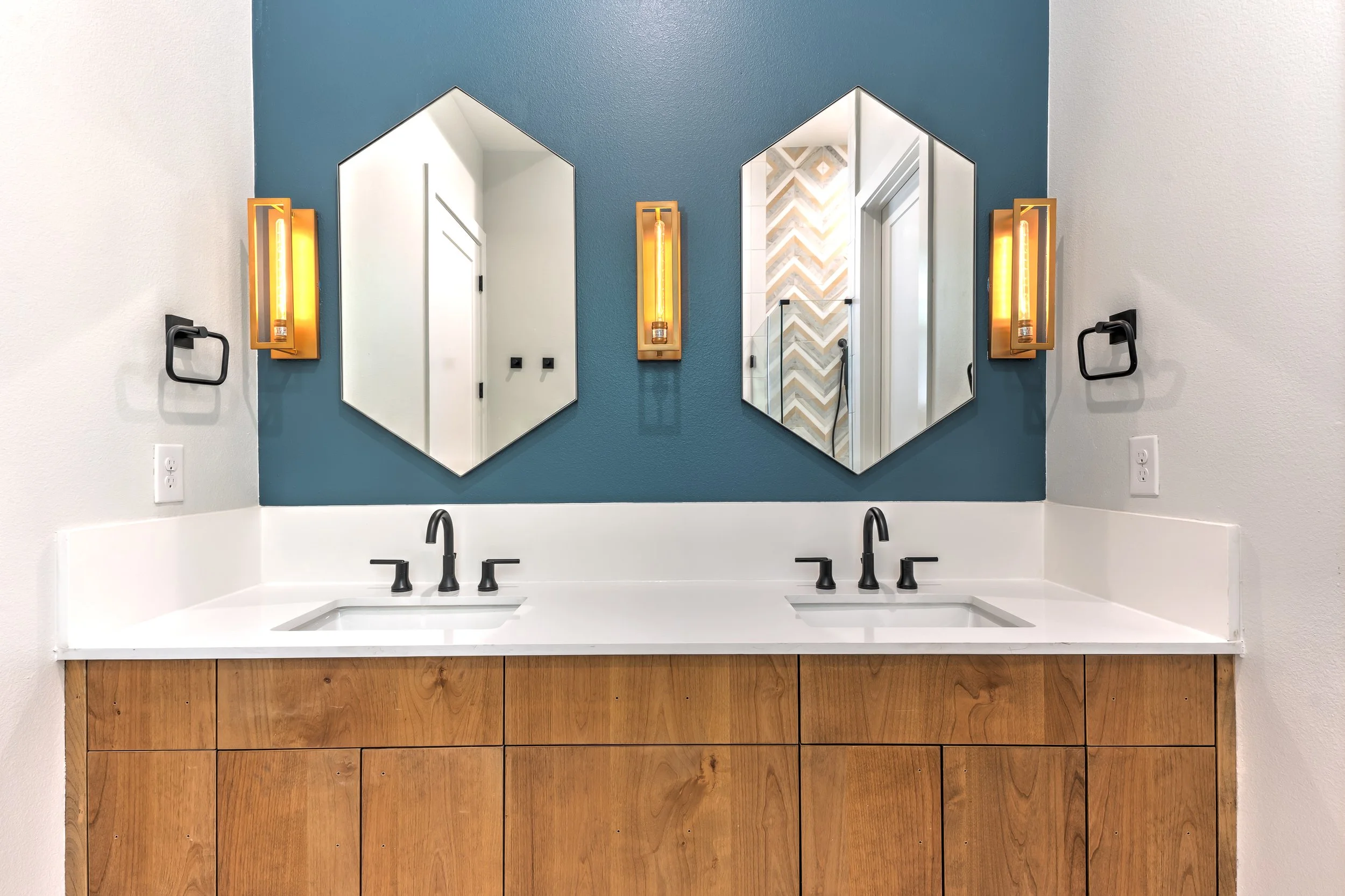 1504 Perez Unit B_20210920_OlkerPhoto_05.jpg