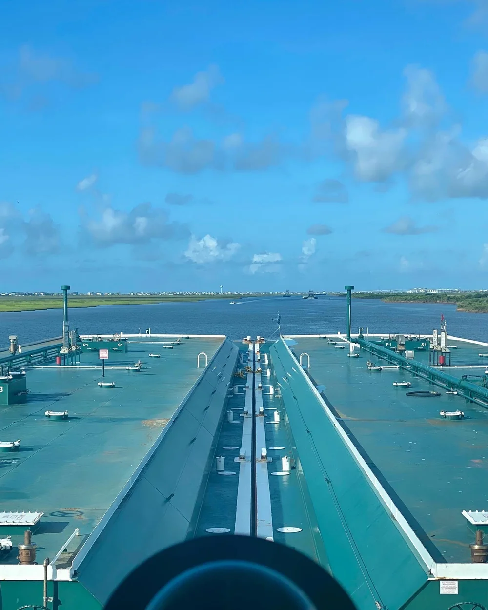 A beautiful blue summer Sunday for the M/V Kylie Dupre heading to Freeport, Texas!
Thank you Captain Anthony Nunez @anthony.nunez.9212 for sharing!
☀️⛴⚓️✨
.
.
.
#mvkyliedupre #towboat #sunday #sundayfunday #happysunday #barges #weekendvibes #freeport