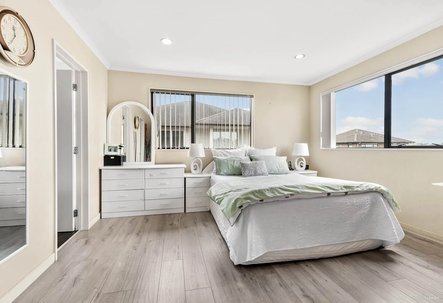 You have been amazing, very professional, personable and available. You continuously kept us up-to-date and went beyond what we expected from an Agent. You are a credit to Barfoot &amp; Thompson.