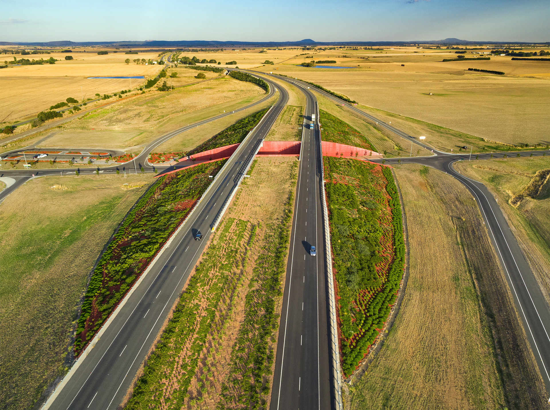 07-Rememberance-Drive-Interchange-John-Gollings.jpg