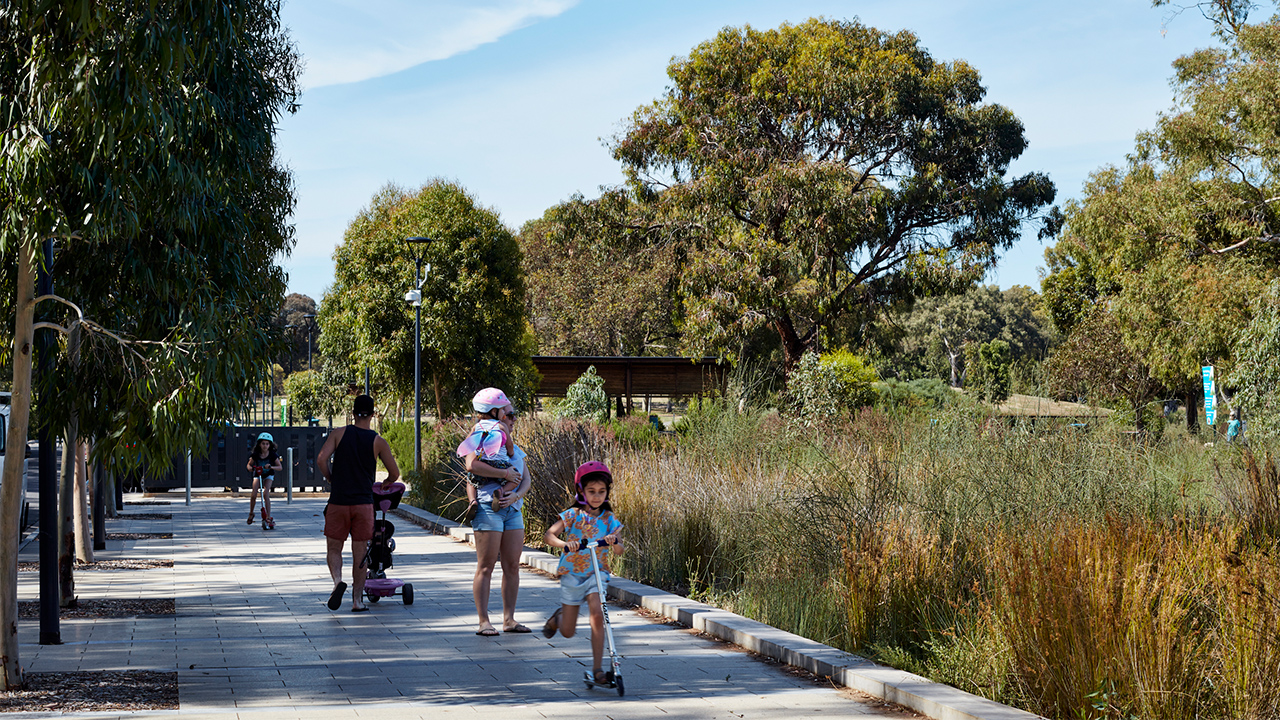 04-Oaklands Park and Wetland-Sam Noonan MASTER.jpg