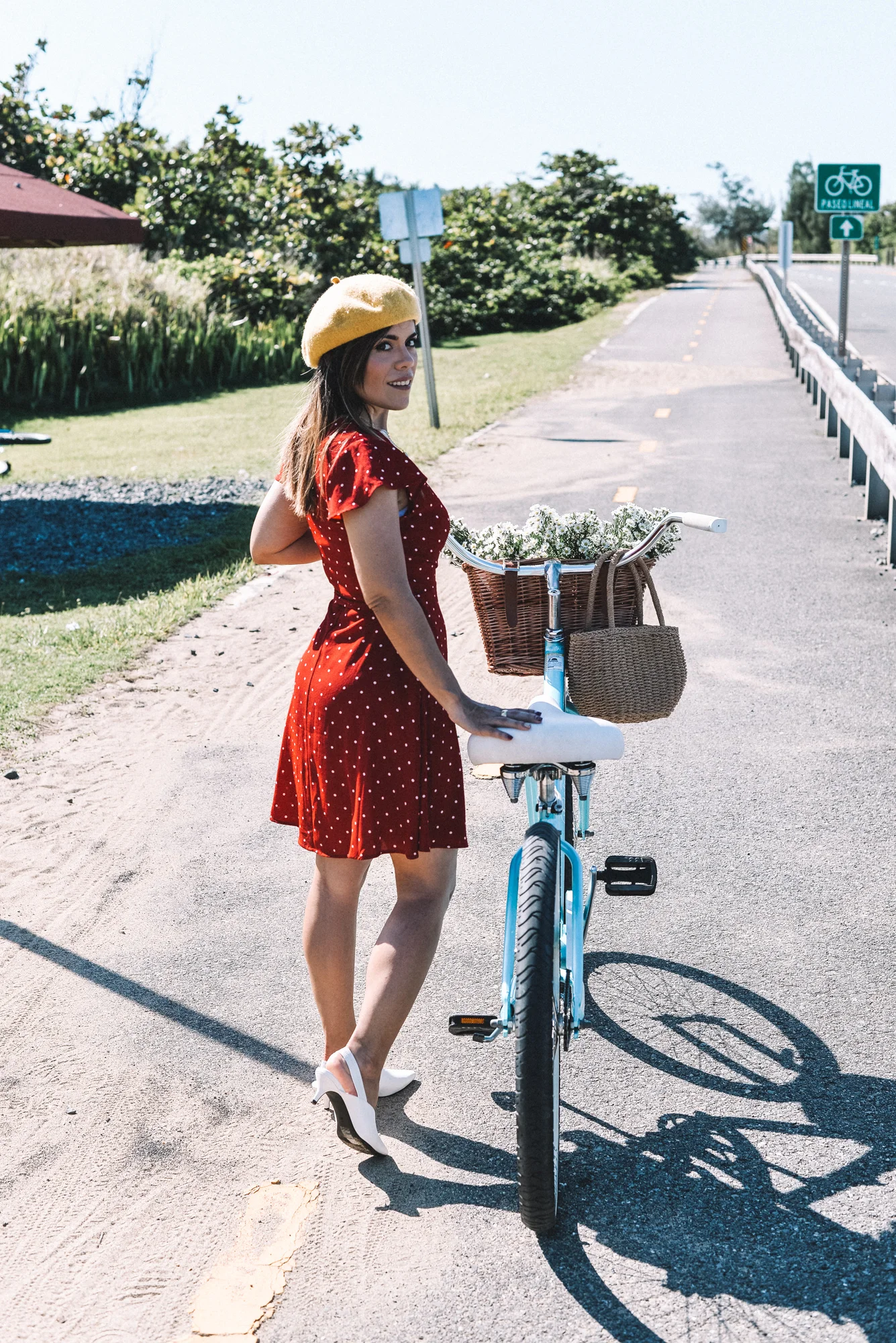 Gracias a Pedalea Isabela por el excelente servicio de alquiler de bicicletas, a De Rústica por las hermosas flores que siempre conseguimos en sus estaciones de Plaza Las Américas y Lote 23 , la canasta es de Amazon Prime .