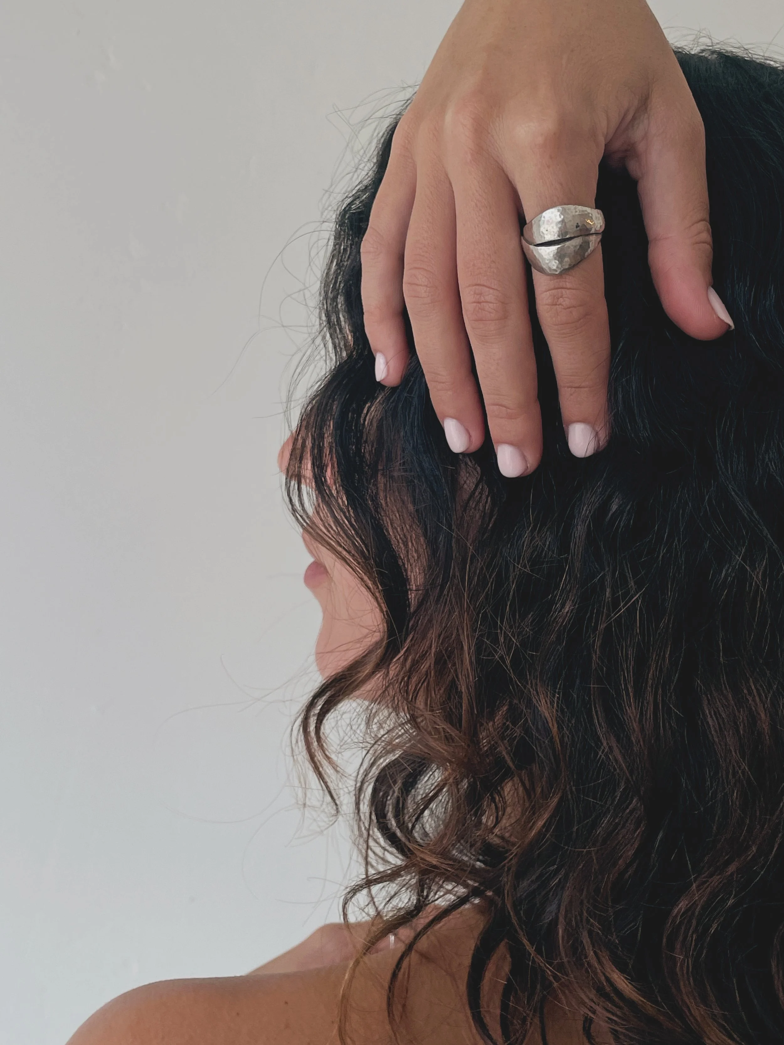 VINTAGE STERLING SILVER TEXTURED CROSSOVER RING (7.75-8)