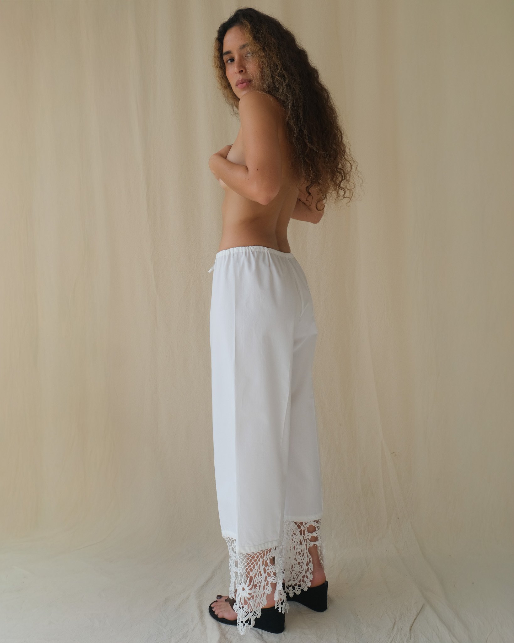 AIDA MUNDI PANT.jpg