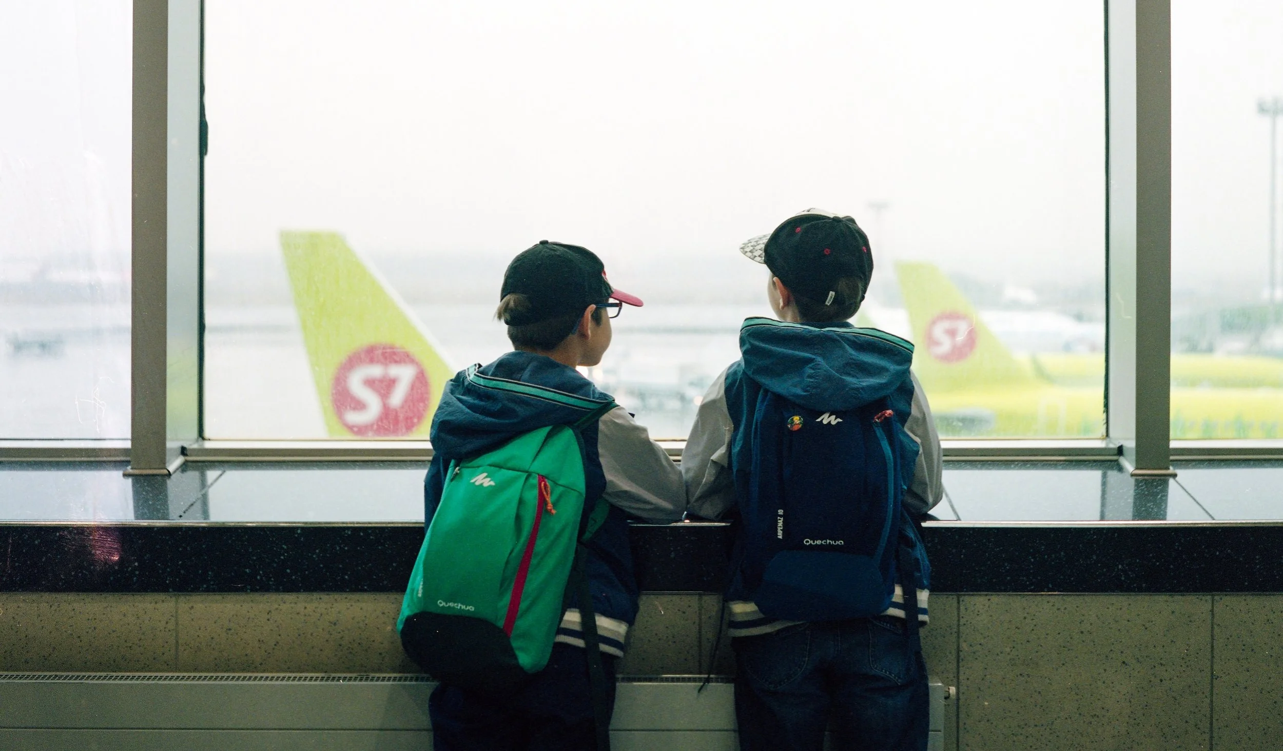 Traveling with kids on long flights? Here are some tactics you need to know!
