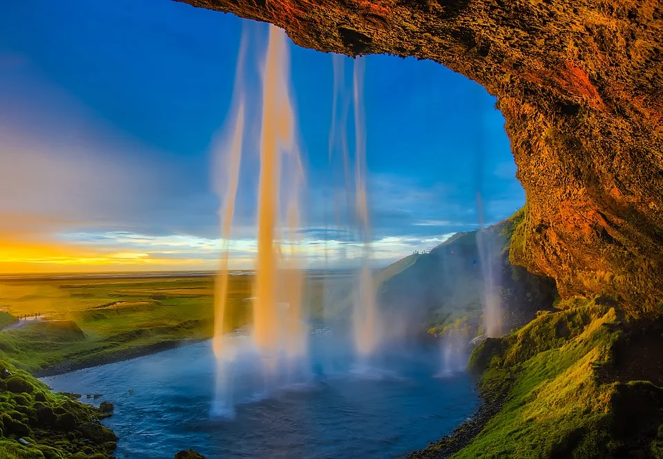 Skogafoss waterfall in Iceland..jpg