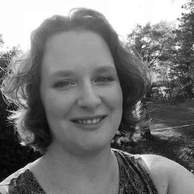 Aven McMaster Aven McMaster is an Assistant Professor at Thorneloe University at Laurentian and the Chair of the Department of Ancient Studies. Her areas of interest include Latin poetry, gender and sexuality, and reception studies. She is the co-host of the Endless Knot Podcast, and helps produce videos for the Alliterative YouTube channel about language, linguistics, history, and more. She has PhD in Classics from the University of Toronto.