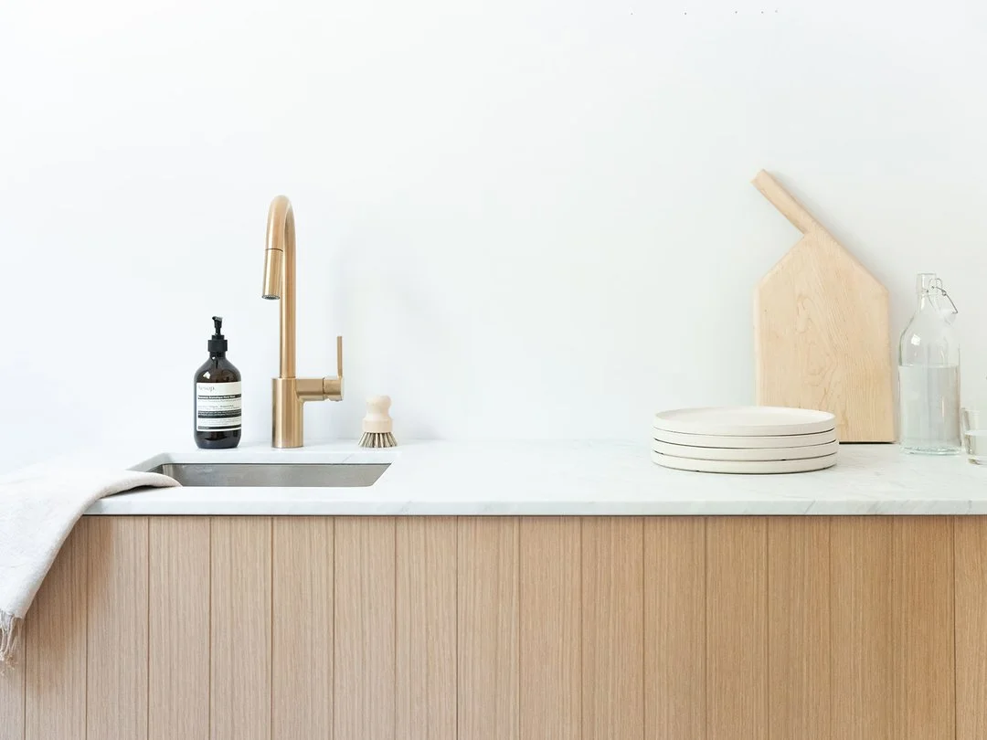 Here's to starting 2022 refreshingly simple.⠀⠀⠀⠀⠀⠀⠀⠀⠀
⠀⠀⠀⠀⠀⠀⠀⠀⠀
Grateful for the fun and beautiful results from shooting this session with Chloe @designanddigest and Kara @_karamercer