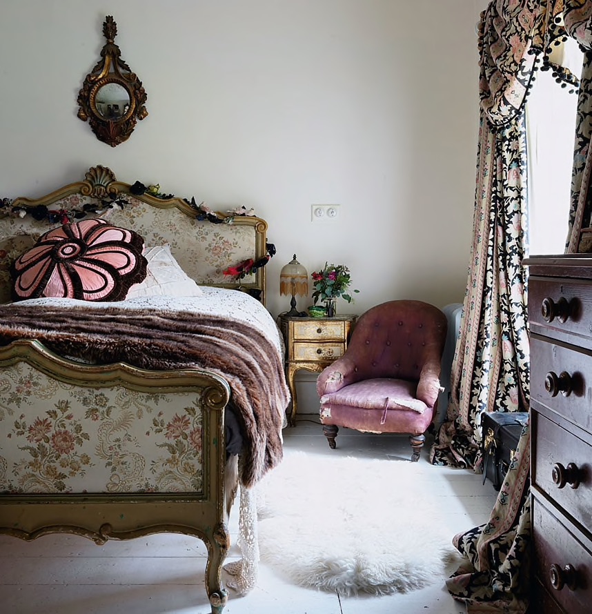 Inside Pearl Lowe's vintage-inspired Somerset home