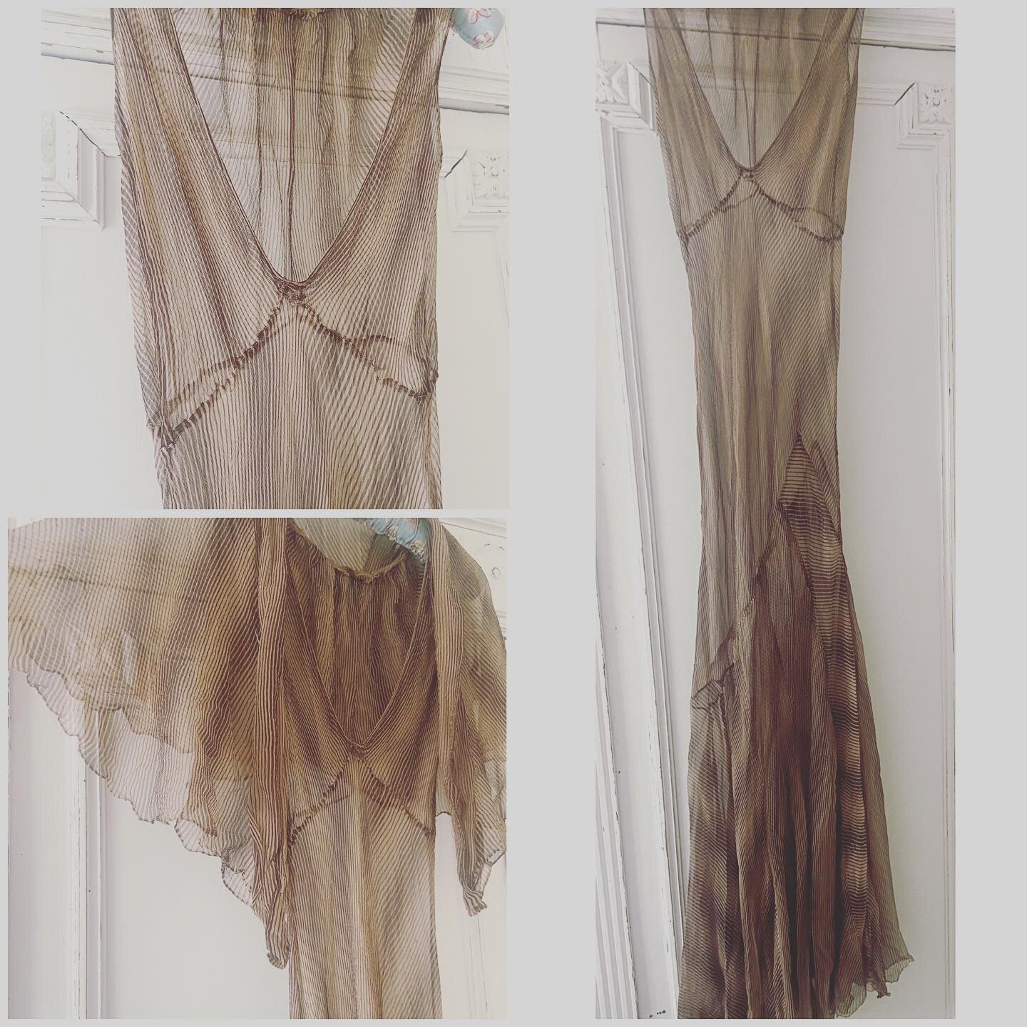 This 1930s sheer silk chiffon dress with little flutter sleeve caplet is coming soon✨in perfect condition ✨🤍
.
.
.
.
.
.
#1930s #1930sfashion #1930sdress #1920s #frome #vintagefashion #vintage #antiqueclothing #antiquetextiles #vintageshop 🤍✨