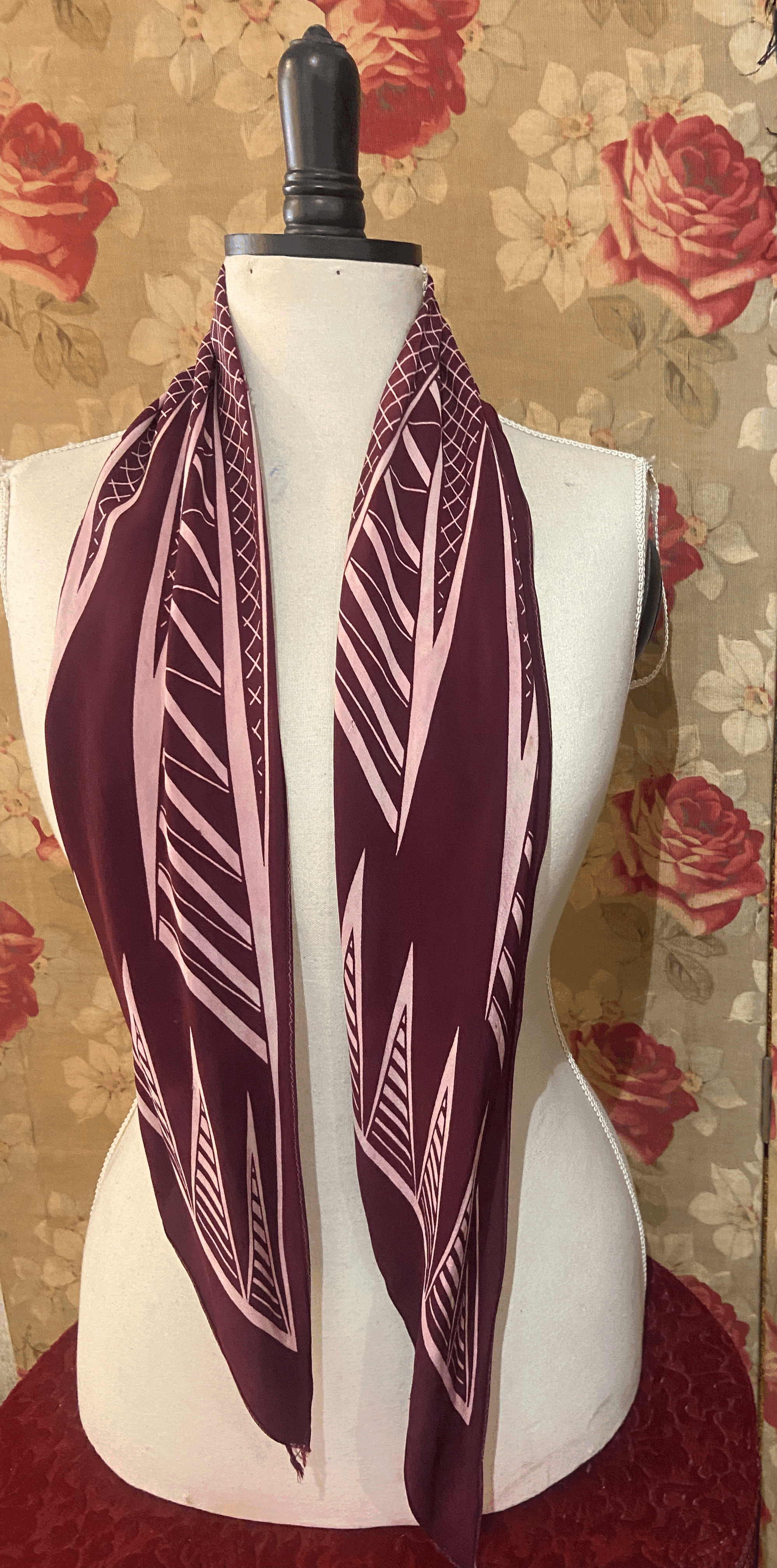 Original 1930s dagger scarf