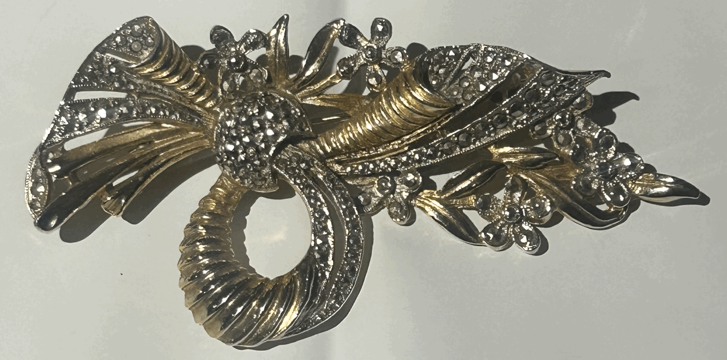 Vintage sparkly brooch